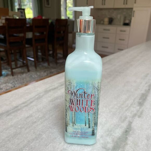 RARE Bath & Body Works Winter White Woods Lotion 15 oz Discontinued Scent HTF - Picture 1 of 7
